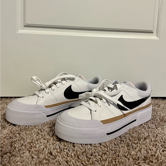 NWT NIKE Womens Court Legacy Lift Sneaker 8.5 - Picture 2 of 8